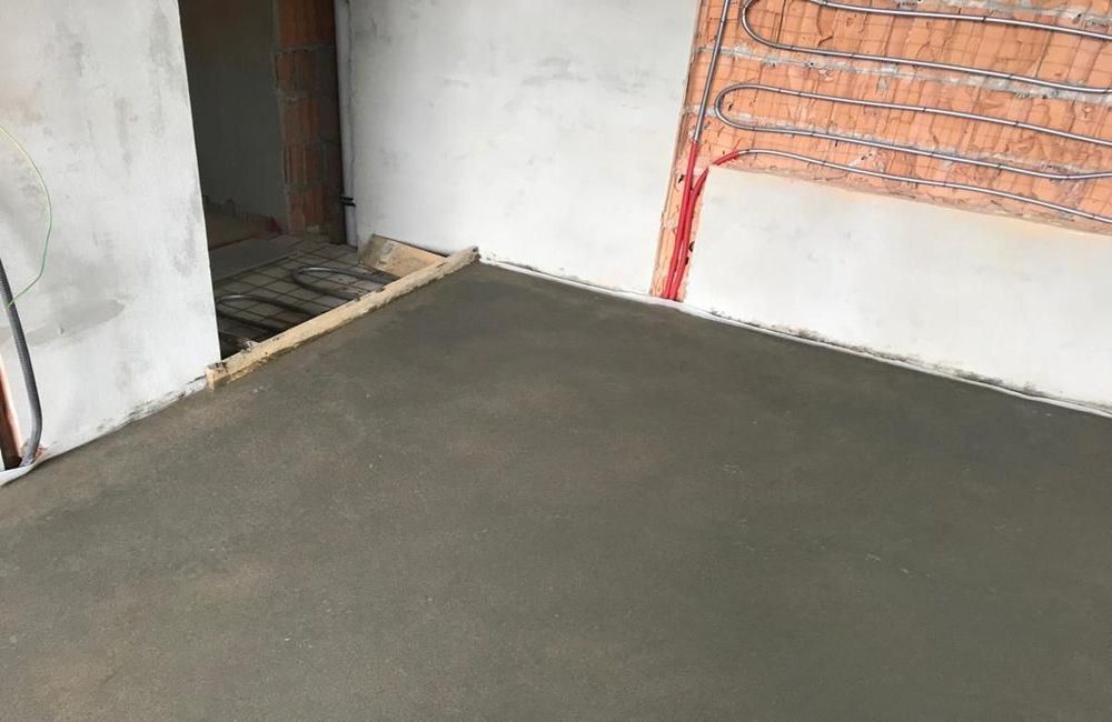 Что такое полусухая стяжка механизированным способом? стяжка пола полусухая за 1 день